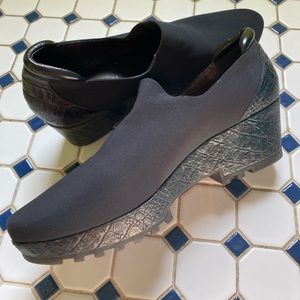 Donald J Pliner black wedges